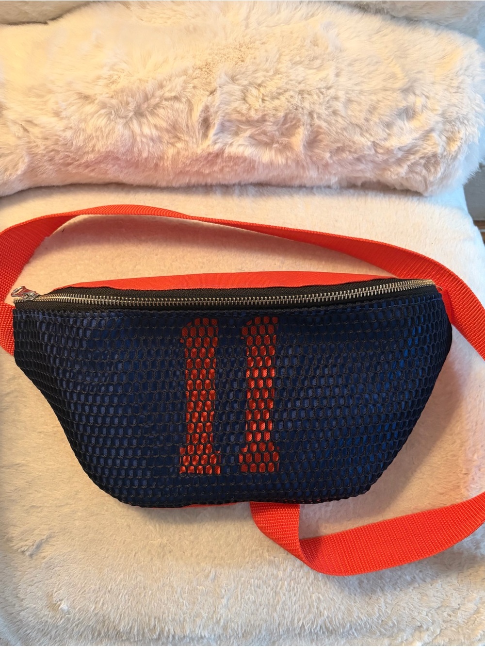 Go New York Knicks! Navy Mesh Belt Bag with Bold Red Strap. Go